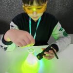 Fluorescencja wokół nas / Przyciągające warsztaty 23.11.2024 r.