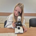 32 biliony! Czyli warsztaty z mikroskopami / Warsztaty Fizyczne 06.12.2025 r.